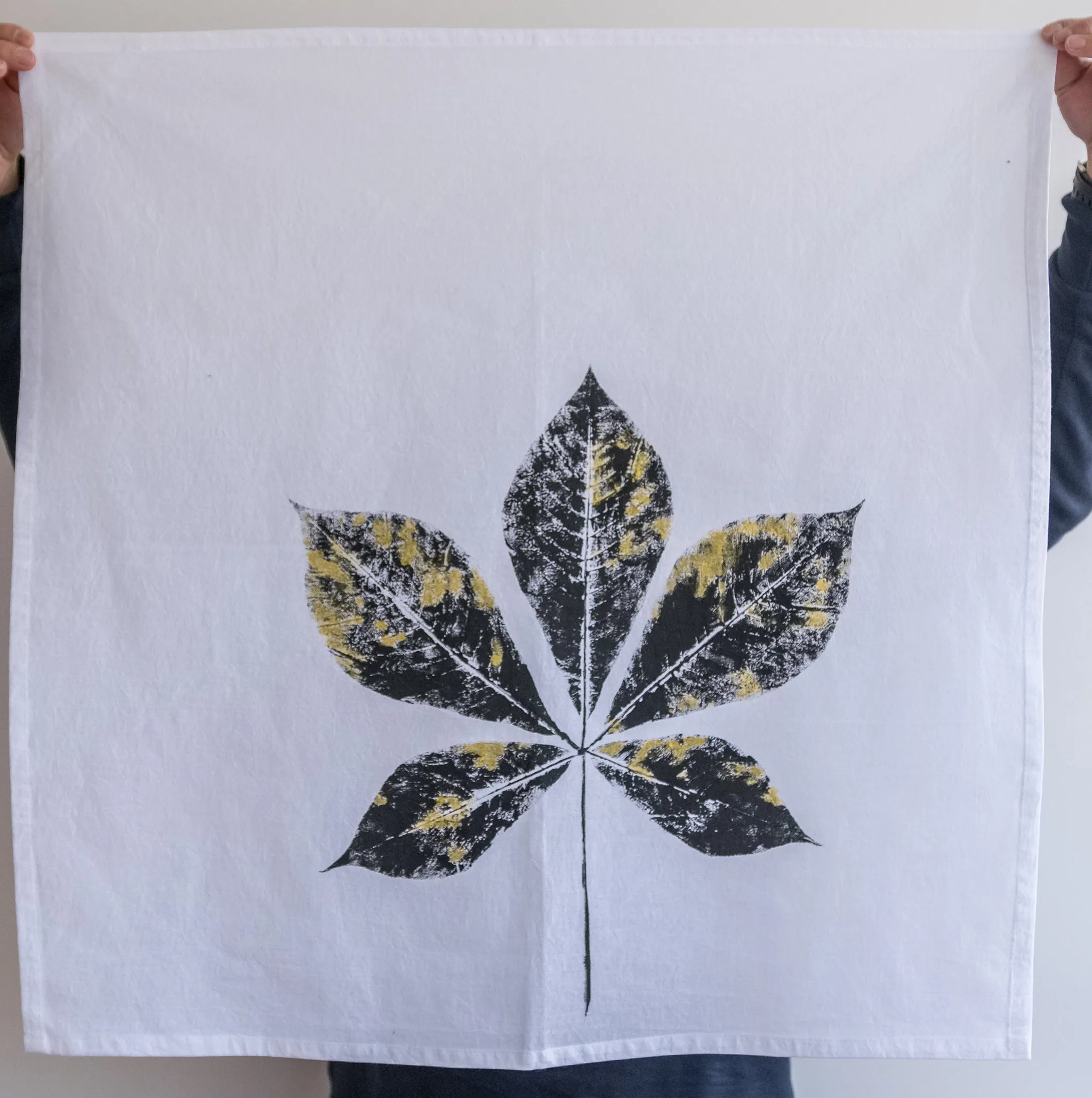 Heavyweight 100% Cotton Creeper Leaf Tea Towel in White