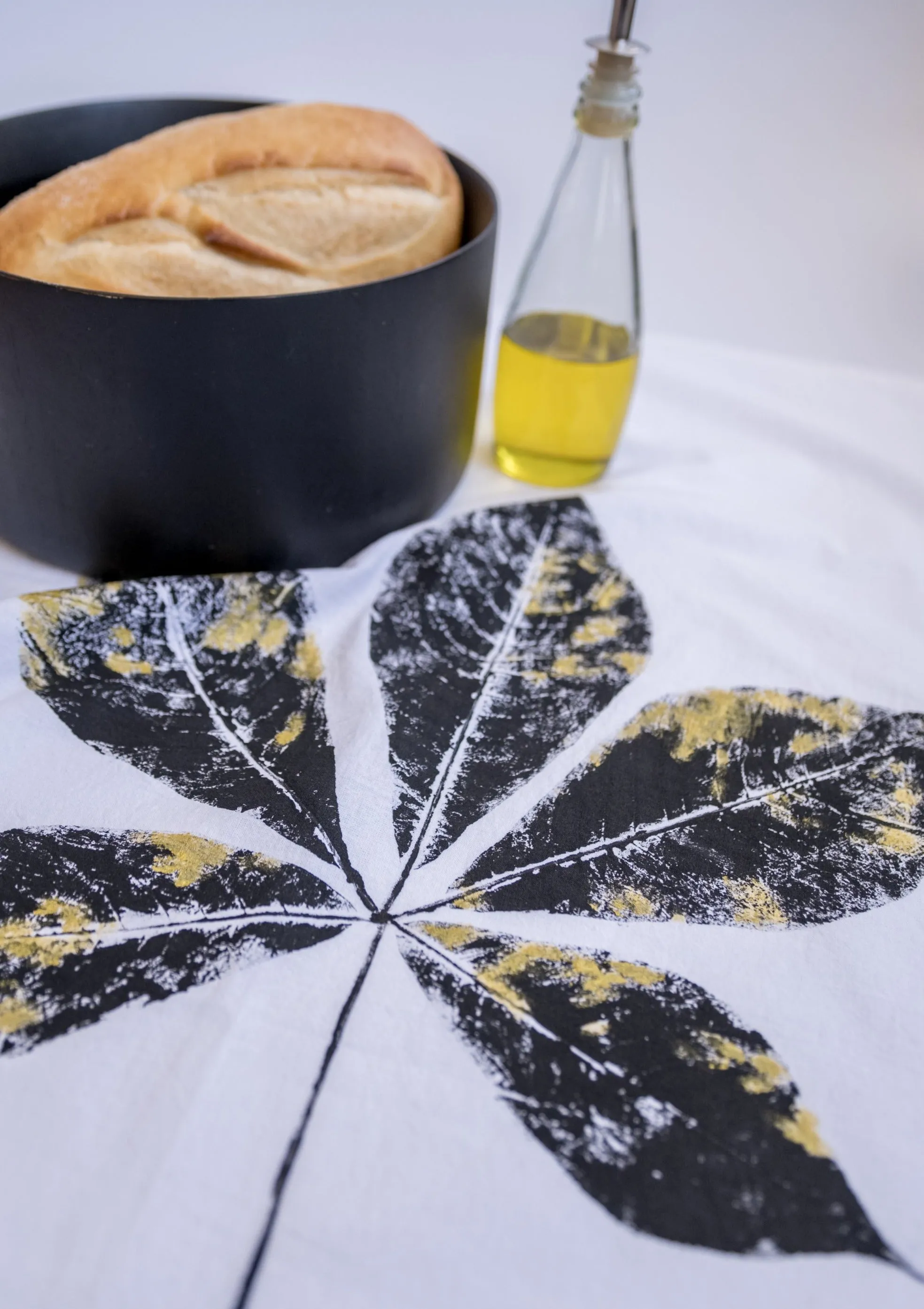 Heavyweight 100% Cotton Creeper Leaf Tea Towel in White