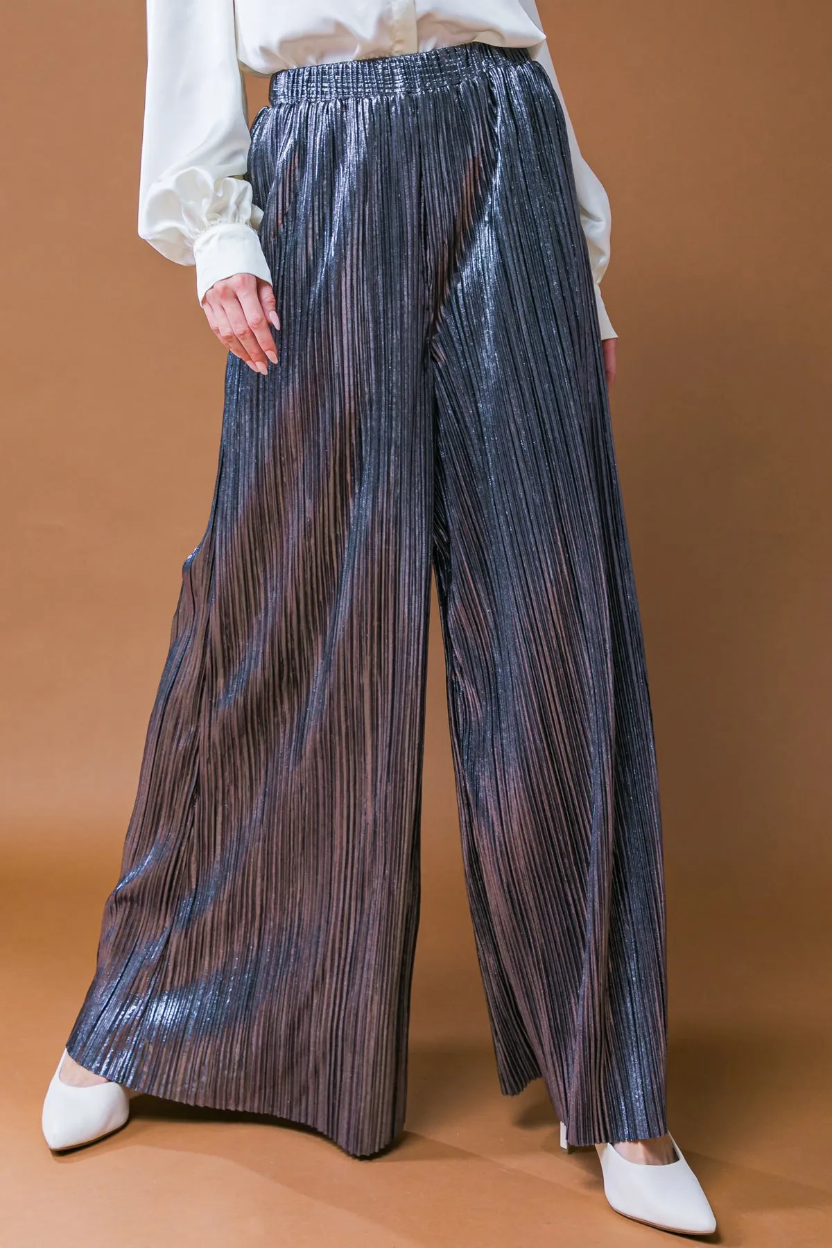 METALLIC PLEATED PANTS